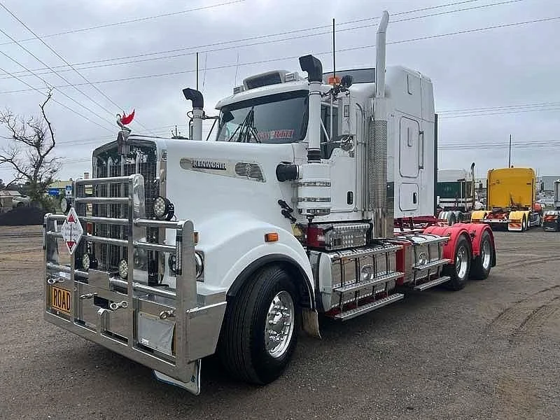 2017 Kenworth T909 140 ton rated can go to 160 ton recent rebuild - Image 5