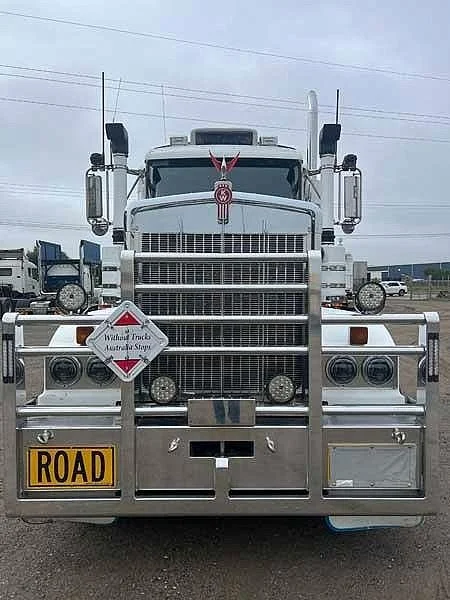 2017 Kenworth T909 140 ton rated can go to 160 ton recent rebuild - Image 6
