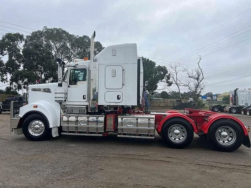 2017 Kenworth T909 140 ton rated can go to 160 ton recent rebuild - Image 7