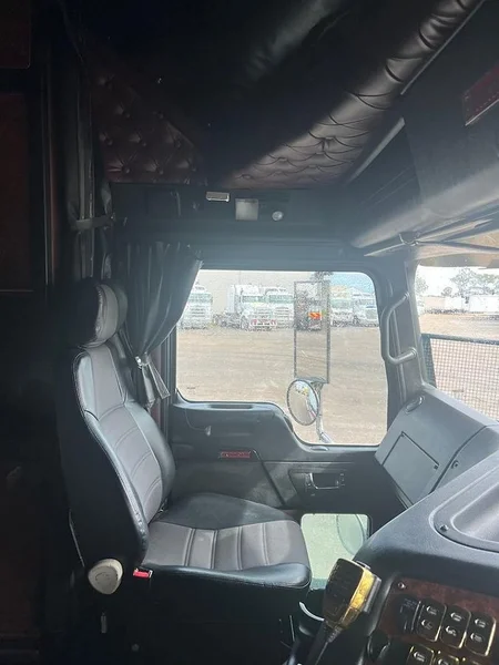 2018 Kenworth K200 163 ton rated under application only 435960 kms - Image 6