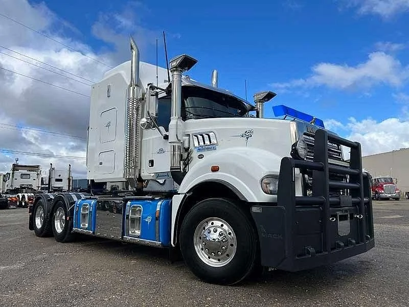 2021 Mack SUPERLINER 120 ton rated Short motor fitted Oct 2025 - Image 2