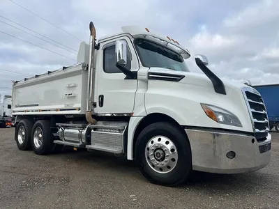 2022 Freightliner Cascadia Day Cab 6x4 Hardox tipper with 175033 kms photo 2