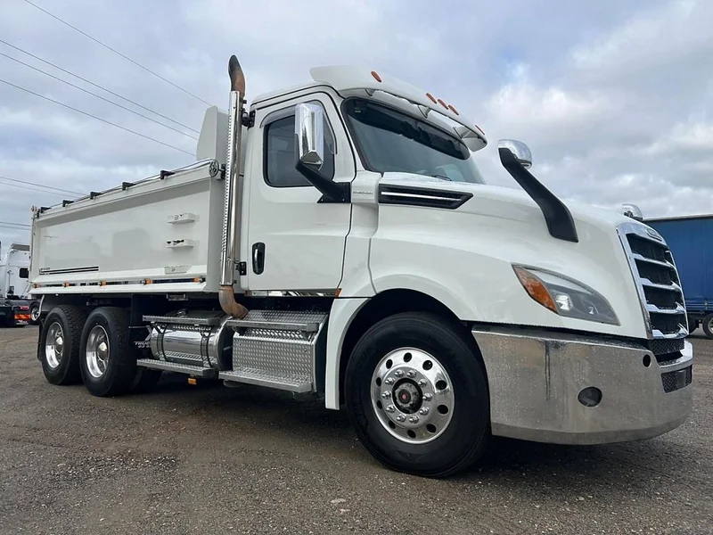 2022 Freightliner Cascadia Day Cab 6x4 Hardox tipper with 175033 kms - Image 2