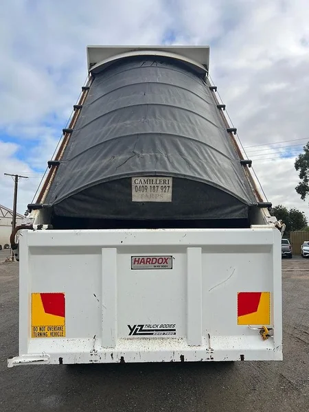 2022 Freightliner Cascadia Day Cab 6x4 Hardox tipper with 175033 kms - Image 11
