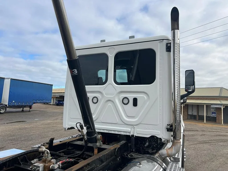2022 Freightliner Cascadia Day Cab 6x4 Hardox tipper with 175033 kms - Image 14