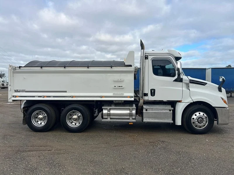 2022 Freightliner Cascadia Day Cab 6x4 Hardox tipper with 175033 kms - Image 3
