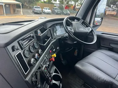 2022 Freightliner Cascadia Day Cab 6x4 Hardox tipper with 175033 kms photo 21