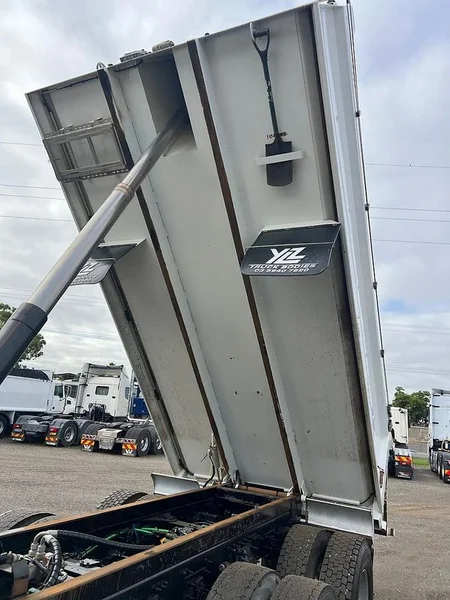 2022 Freightliner Cascadia Day Cab 6x4 Hardox tipper with 175033 kms - Image 29