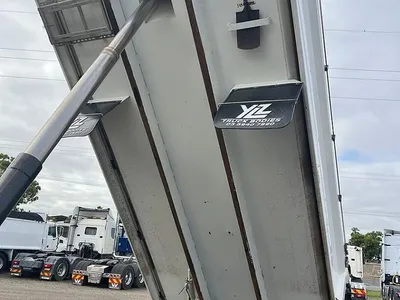 2022 Freightliner Cascadia Day Cab 6x4 Hardox tipper with 175033 kms photo 29