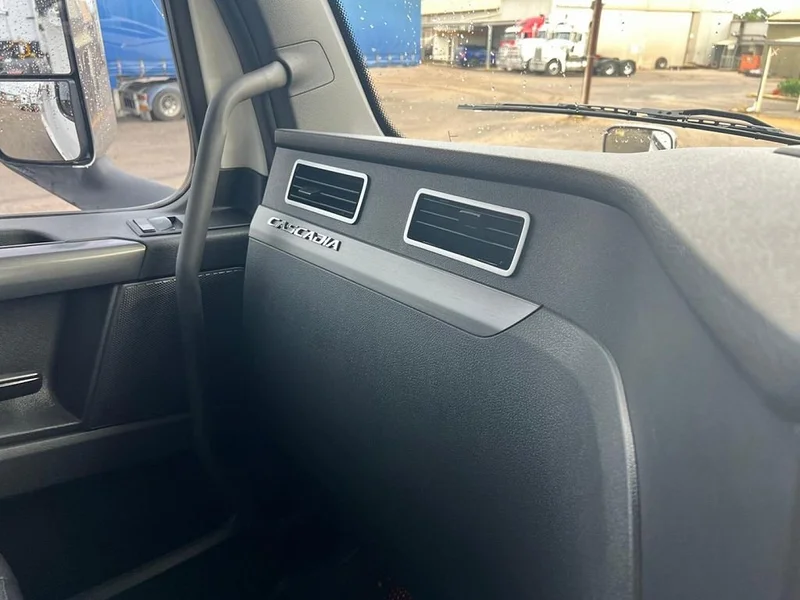 2022 Freightliner Cascadia Day Cab 6x4 Hardox tipper with 175033 kms - Image 33