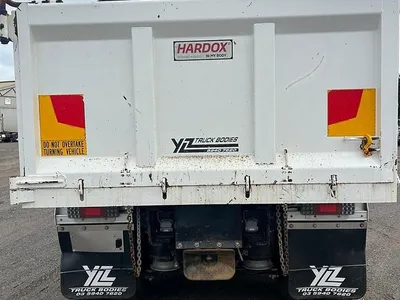 2022 Freightliner Cascadia Day Cab 6x4 Hardox tipper with 175033 kms photo 5