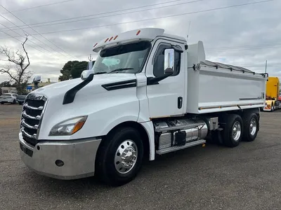 2022 Freightliner Cascadia Day Cab 6x4 Hardox tipper with 175033 kms photo 8