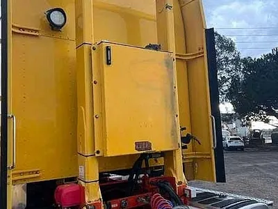 2016 Kenworth T600 Series T609 6x4 prime mover photo 11