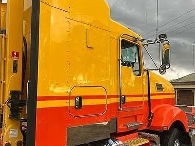 2016 Kenworth T600 Series T609 6x4 prime mover photo 18