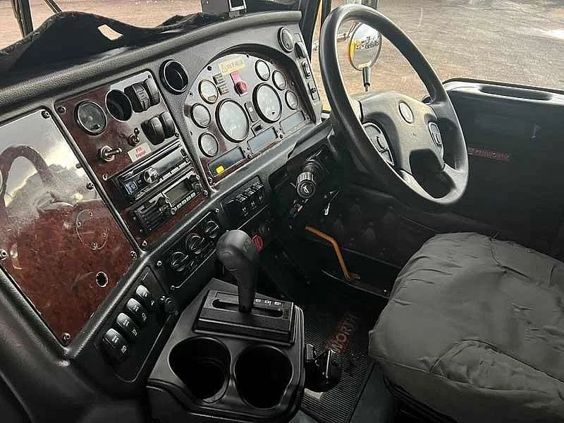 2016 Kenworth T600 Series T609 6x4 prime mover - Image 21