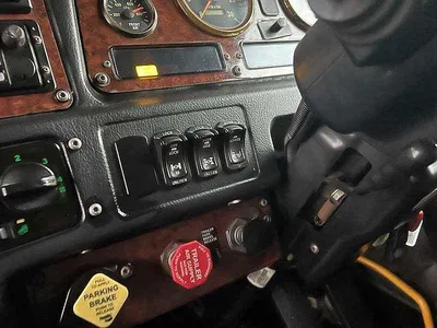 2016 Kenworth T600 Series T609 6x4 prime mover photo 22