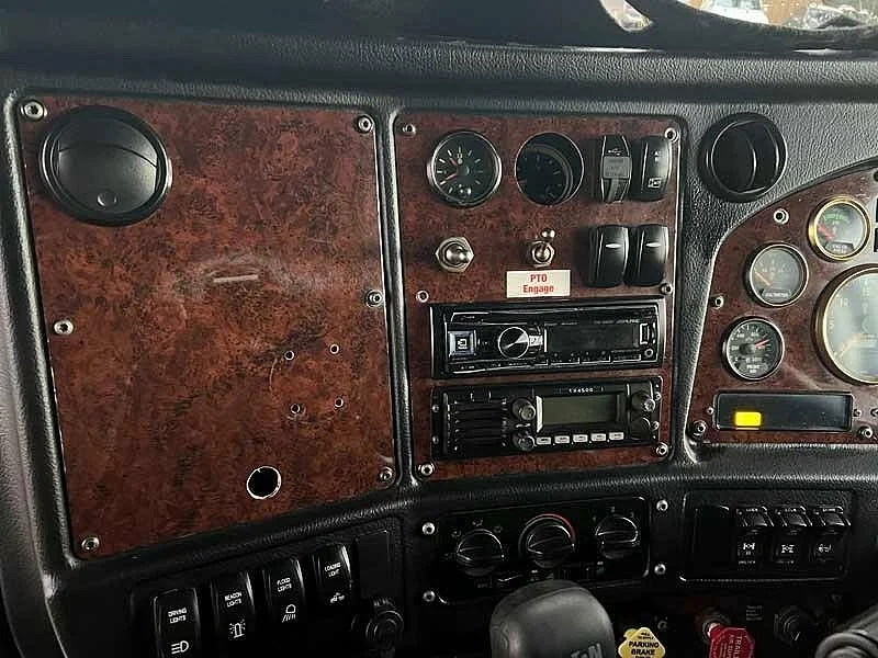 2016 Kenworth T600 Series T609 6x4 prime mover - Image 24