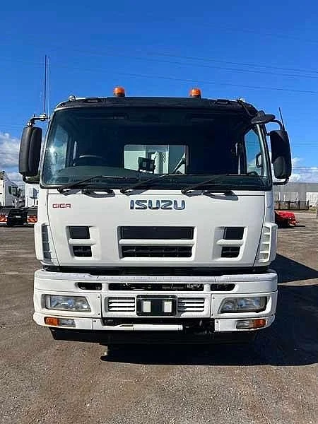 2017 Isuzu Giga 6x4 Hardox tipper only 229486 kms - Image 12