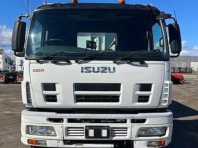 2017 Isuzu Giga 6x4 Hardox tipper only 229486 kms photo 12