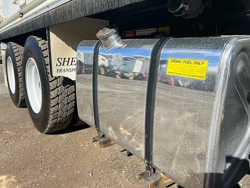 2017 Isuzu Giga 6x4 Hardox tipper only 229486 kms - Image 16