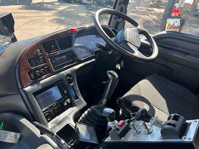 2017 Isuzu Giga 6x4 Hardox tipper only 229486 kms photo 19
