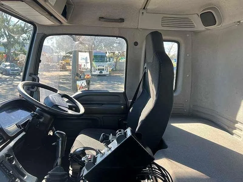 2017 Isuzu Giga 6x4 Hardox tipper only 229486 kms - Image 21