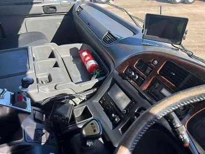 2017 Isuzu Giga 6x4 Hardox tipper only 229486 kms photo 24