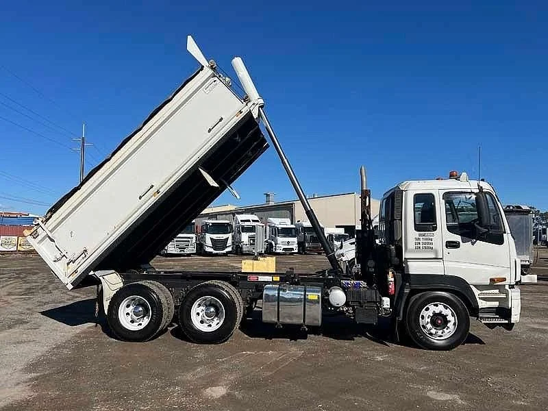 2017 Isuzu Giga 6x4 Hardox tipper only 229486 kms - Image 28