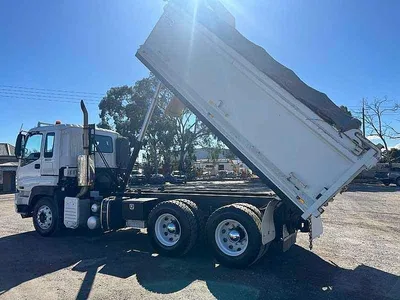 2017 Isuzu Giga 6x4 Hardox tipper only 229486 kms photo 32