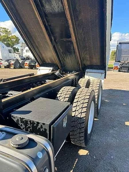2017 Isuzu Giga 6x4 Hardox tipper only 229486 kms - Image 33