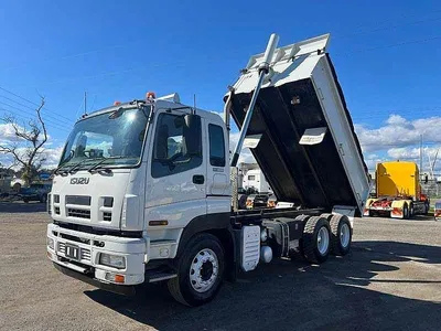 2017 Isuzu Giga 6x4 Hardox tipper only 229486 kms photo 34