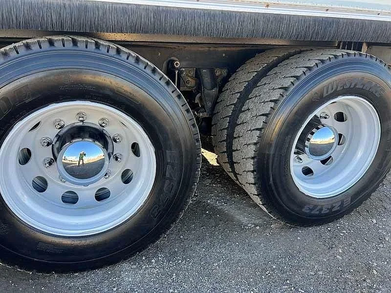 2017 Isuzu Giga 6x4 Hardox tipper only 229486 kms - Image 10