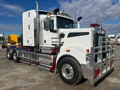 2017 Kenworth T909 140 ton rated photo 1
