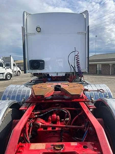 2017 Kenworth T909 140 ton rated - Image 12