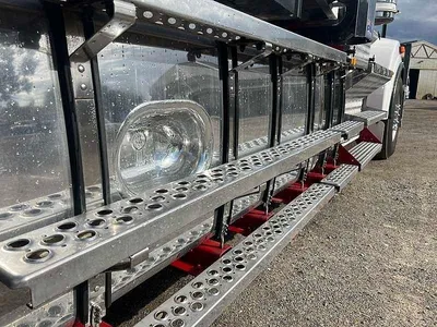 2017 Kenworth T909 140 ton rated photo 17