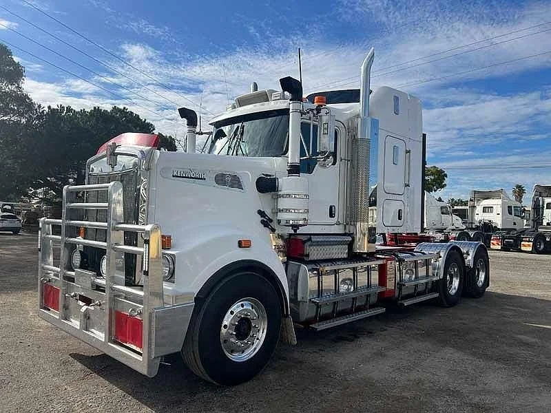 2017 Kenworth T909 140 ton rated - Image 4