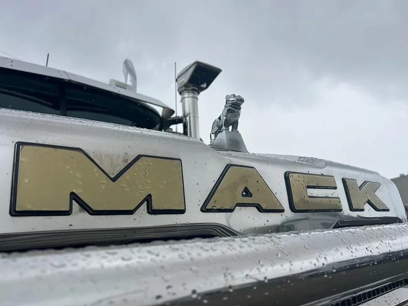 2018 Mack SUPERLINER 6X4 Prime Mover will take 4 mtr tip body - Image 19