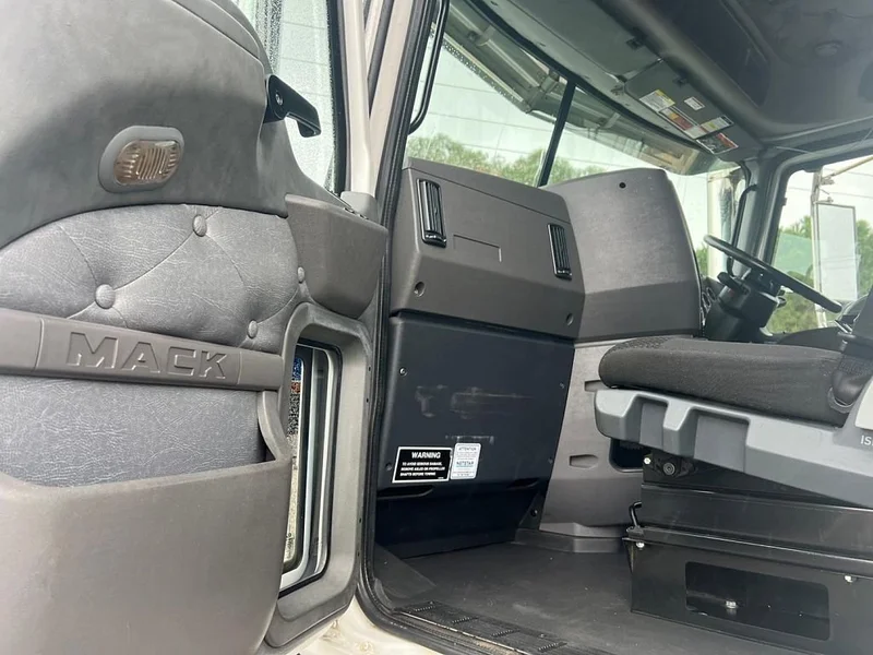2018 Mack SUPERLINER 6X4 Prime Mover will take 4 mtr tip body - Image 22