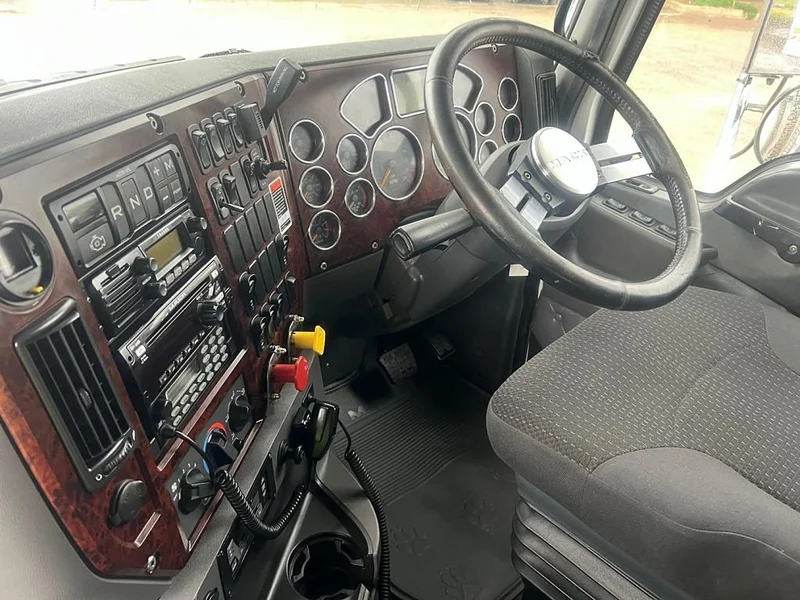 2018 Mack SUPERLINER 6X4 Prime Mover will take 4 mtr tip body - Image 23