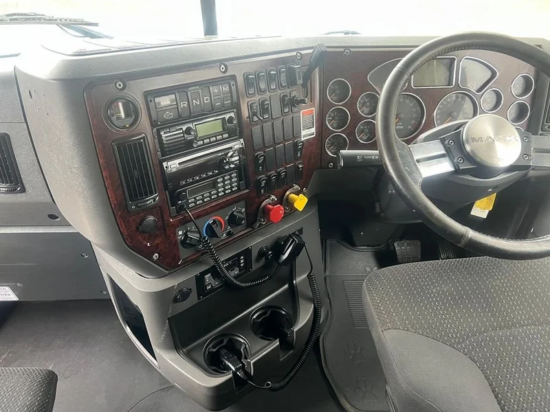 2018 Mack SUPERLINER 6X4 Prime Mover will take 4 mtr tip body - Image 29