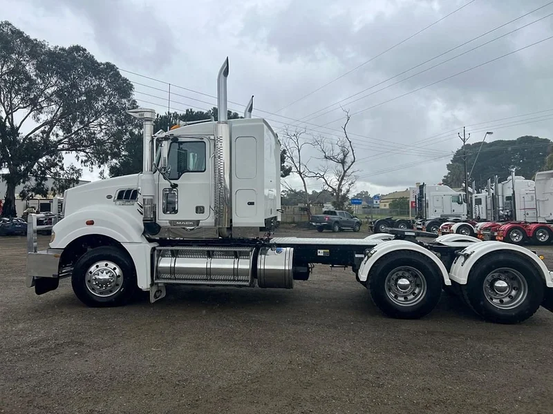 2018 Mack SUPERLINER 6X4 Prime Mover will take 4 mtr tip body - Image 6