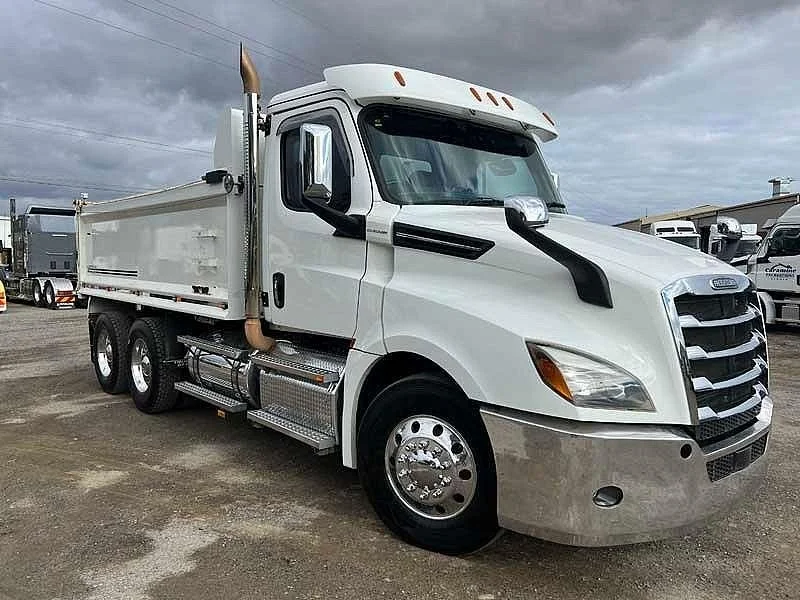 2022 Freightliner Cascadia 6x4 Day Cab Hardox tipper with 148608 kms
