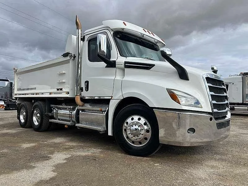 2022 Freightliner Cascadia 6x4 Day Cab Hardox tipper with 148608 kms - Image 2