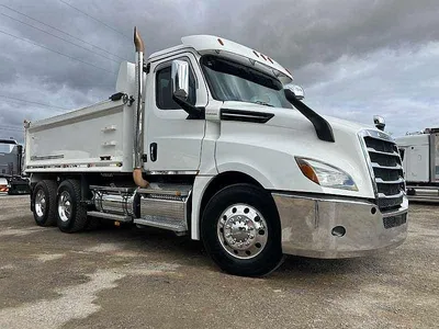 2022 Freightliner Cascadia 6x4 Day Cab Hardox tipper with 148608 kms photo 2