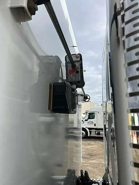 2022 Freightliner Cascadia 6x4 Day Cab Hardox tipper with 148608 kms - Image 13