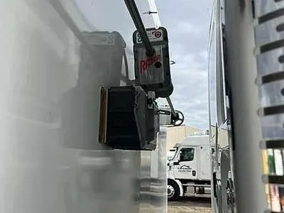 2022 Freightliner Cascadia 6x4 Day Cab Hardox tipper with 148608 kms photo 13