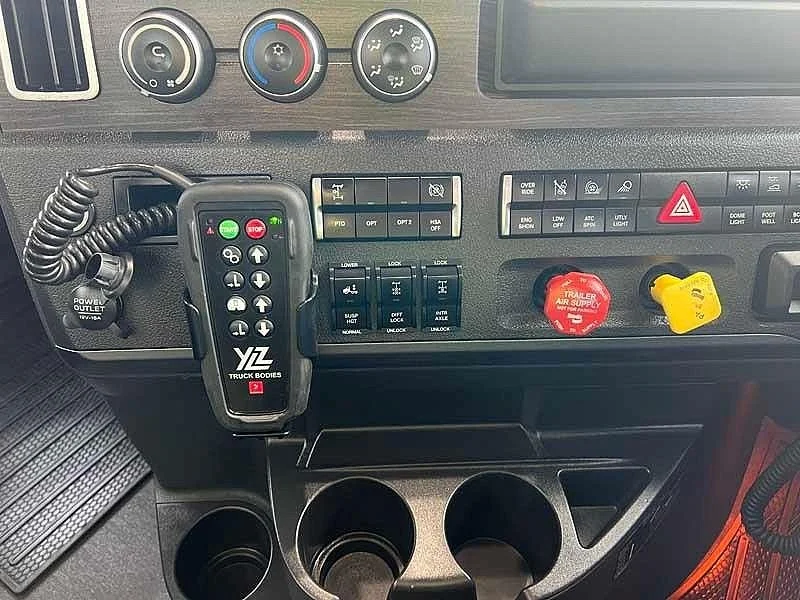 2022 Freightliner Cascadia 6x4 Day Cab Hardox tipper with 148608 kms - Image 22