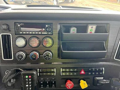 2022 Freightliner Cascadia 6x4 Day Cab Hardox tipper with 148608 kms photo 24