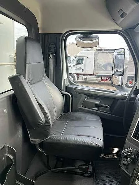 2022 Freightliner Cascadia 6x4 Day Cab Hardox tipper with 148608 kms - Image 25