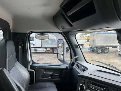 2022 Freightliner Cascadia 6x4 Day Cab Hardox tipper with 148608 kms photo 27